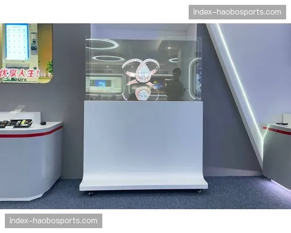 当前阶段场馆视觉重心转移 异形透明OLED交互界面成标配